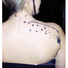 Etiqueta engomada del tatuaje del cuerpo del pájaro, etiqueta engomada temporal del estilo de las golondrinas con el tamaño pequeño para la decoración de la mano
